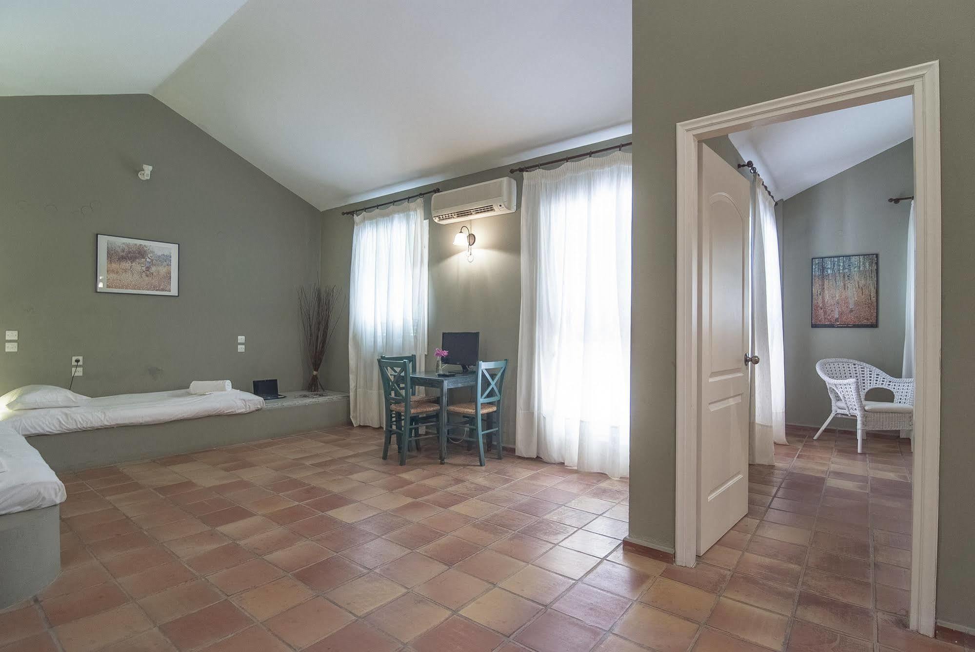 Mounda Aparthotel 3*